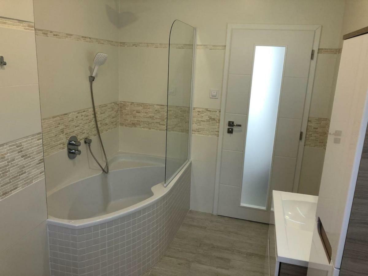 Luxusni Apartman Primo V Centru U Hotelu Thermal Karlovy Vary Kültér fotó